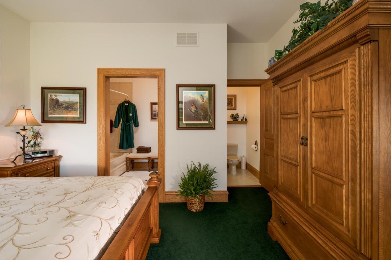 Inn At Wawanissee Point Барабуу Екстериор снимка
